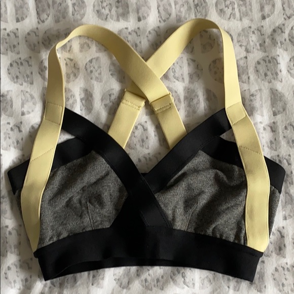 Aritzia sports bra - Picture 2 of 3
